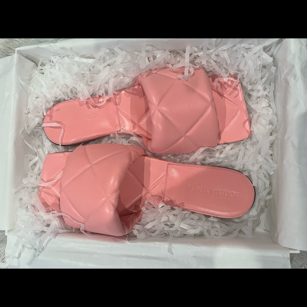 Bottega Veneta
The Padded Flat Sandals